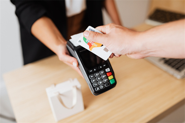 美国4月ADP就业人数增加19.2万，预期18万，3月数据上修